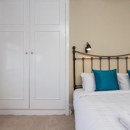 Quaint 2 Bedroom Flat - 9 Minutes Walk To Vauxhall Tube ลอนดอน ภายนอก รูปภาพ