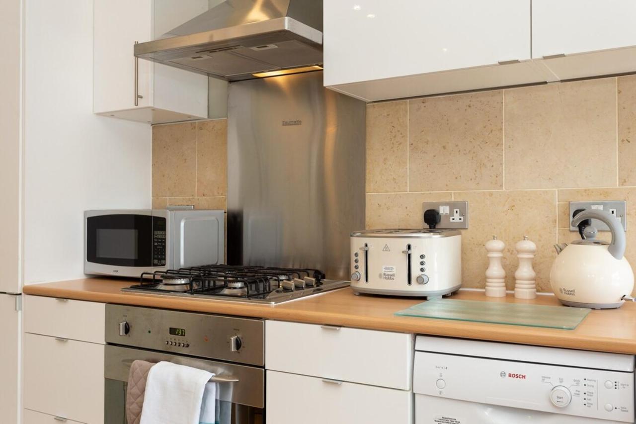 Quaint 2 Bedroom Flat - 9 Minutes Walk To Vauxhall Tube ลอนดอน ภายนอก รูปภาพ
