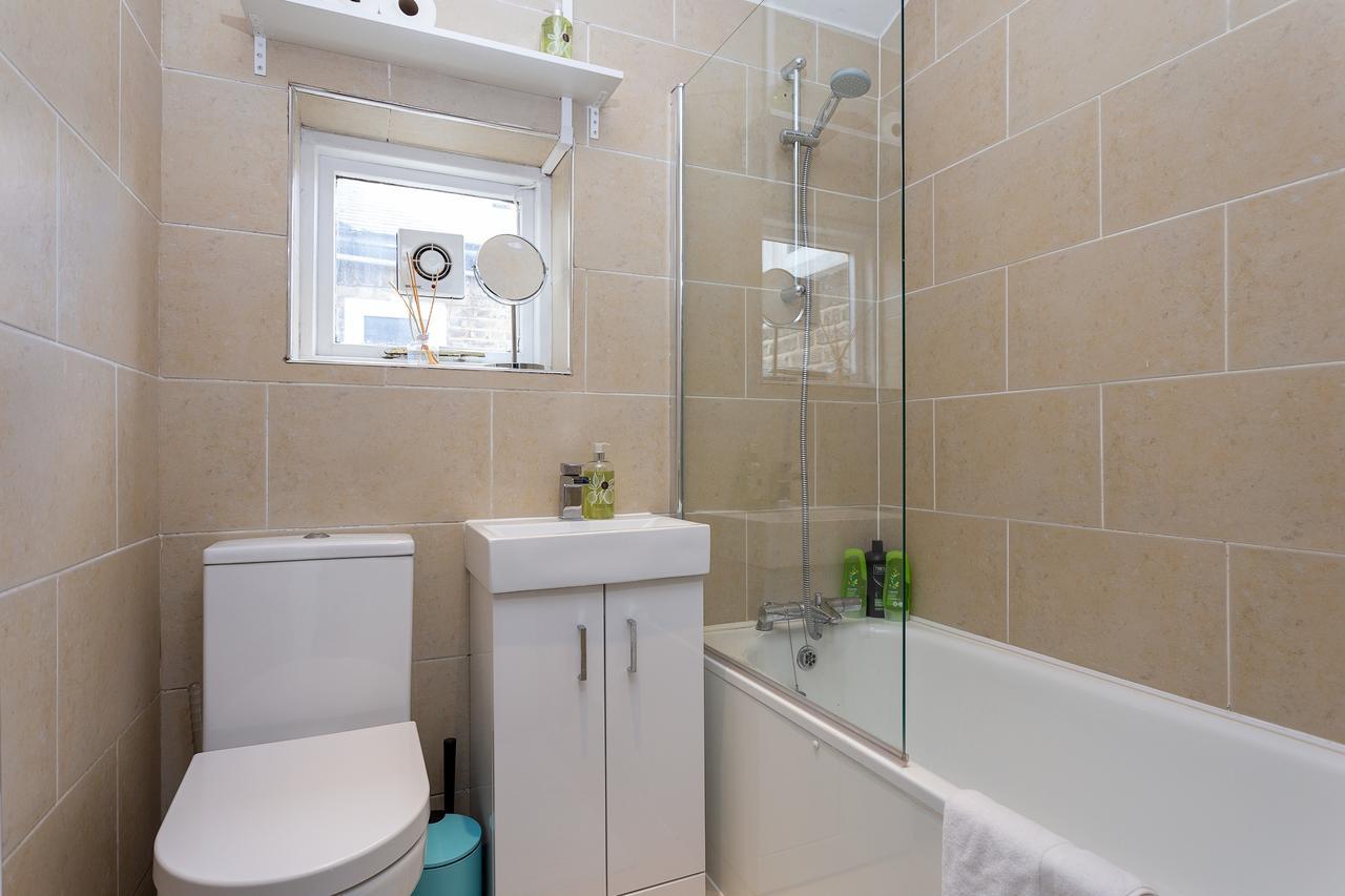 Quaint 2 Bedroom Flat - 9 Minutes Walk To Vauxhall Tube ลอนดอน ภายนอก รูปภาพ