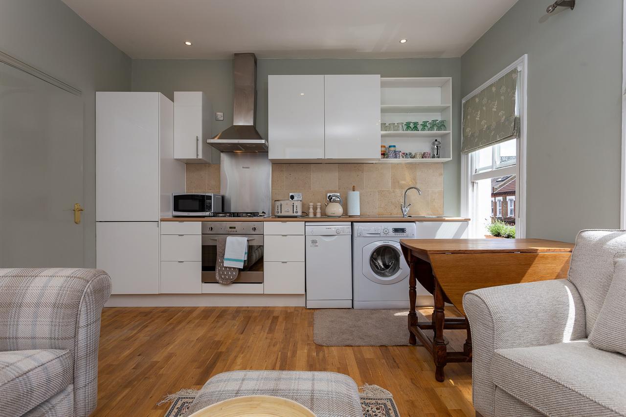 Quaint 2 Bedroom Flat - 9 Minutes Walk To Vauxhall Tube ลอนดอน ภายนอก รูปภาพ