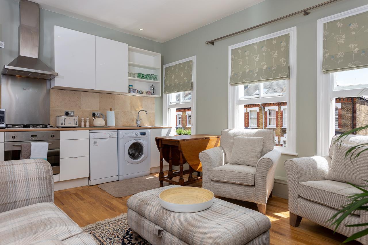 Quaint 2 Bedroom Flat - 9 Minutes Walk To Vauxhall Tube ลอนดอน ภายนอก รูปภาพ